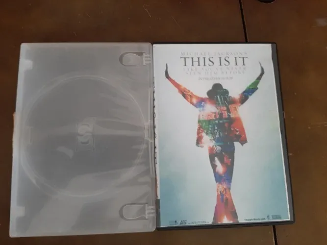Capas para DVDs em excelente estado, barato.
