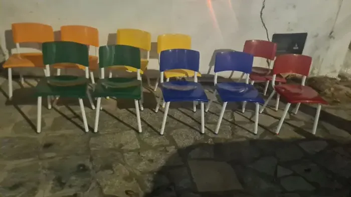Cadeira escolar Infantil em polipropileno 