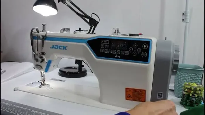 Máquina de Costura Reta Industrial Jack A4e