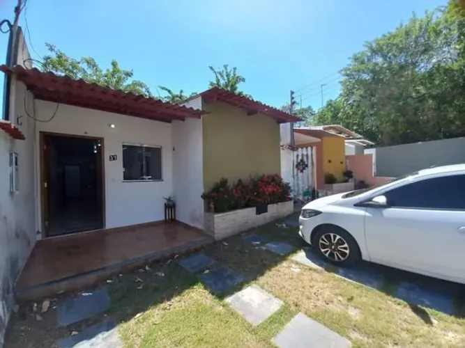 Casa em condomínio fechado com 3 quartos sendo 1 suíte, proximo ao Campo de Futebol do Osv