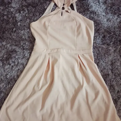 Vestido curto, cor champanhe Tam P