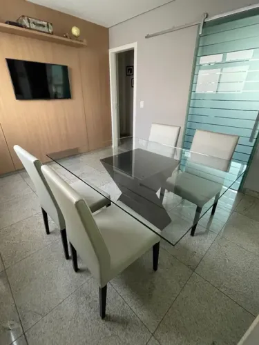 Mesa trapézio vidro