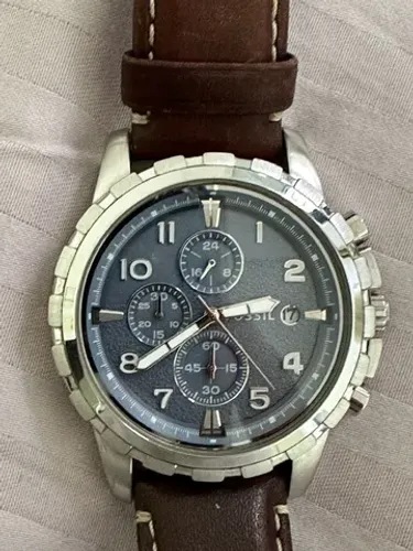 Relógio Fóssil, pulseira de couro marrom