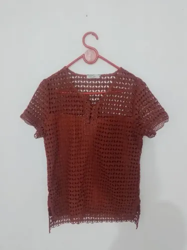 Blusa de renda marrom