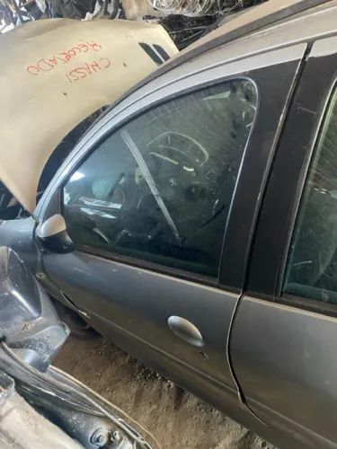 Peugeot 207/2011, porta dianteira esquerda .