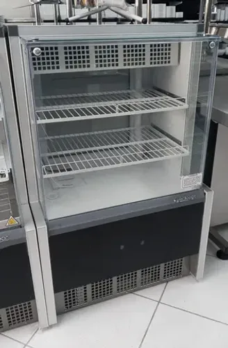 Vitrine Refrigerada Confeitaria Dupla Função - Gelopar - Sadi Jr