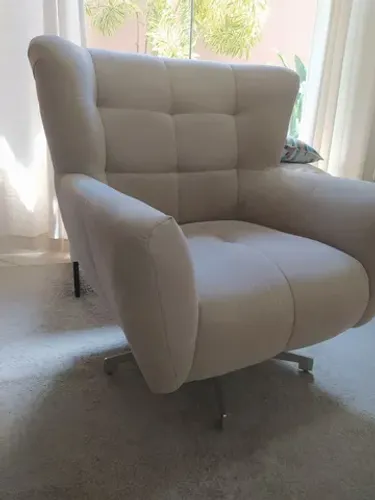 Poltrona Decorativa Base Giratoria Keoma
