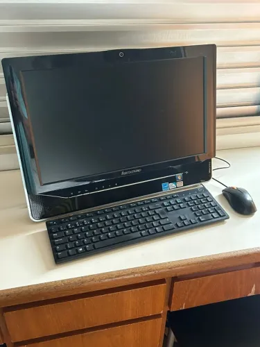 Computador All-in-One Lenovo IdeaCentre B300 - Intel Pentium, 2GB RAM, 320GB HD