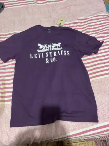 camisa levis nova na etiqueta retirada na praça dos trabalhadores