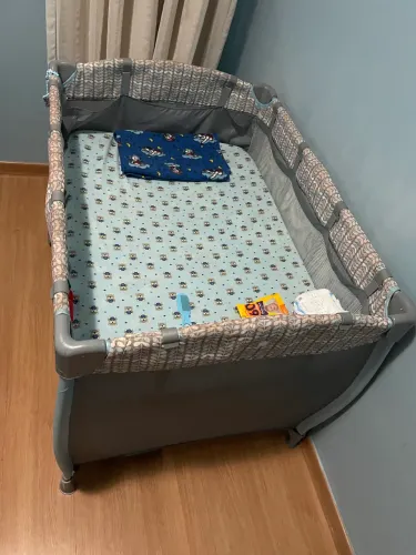 Berço cercadinho com colchão 