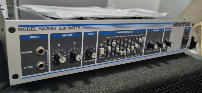 Amplificador Hartke HA2500 + Gabinete 1x15