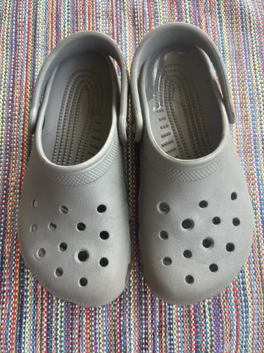 CROCS CINZA