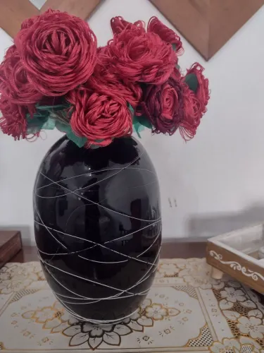 Vaso/jarro em cerâmica, preto com linhas brancas