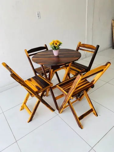 Conjunto Mesa e Cadeiras Dobráveis de Madeira