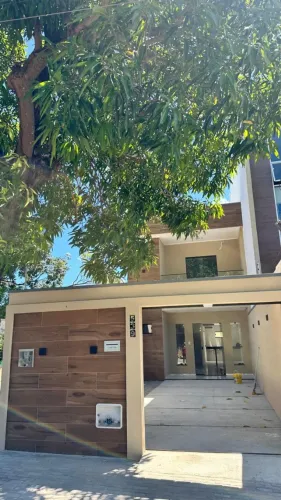 CD 048, Maraponga, Casa duplex nova com 03 suítes, 03 banheiros, 02 vagas