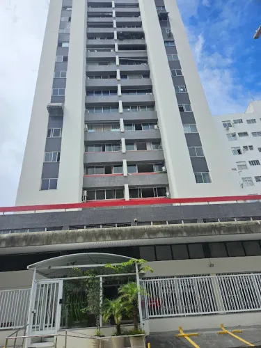 Apartamento 2/4 Totais Na Barra Mobiliado Bem Localizado !