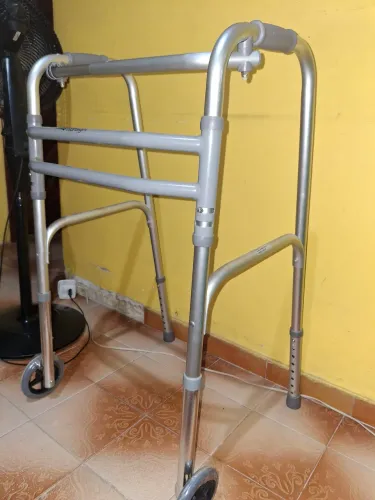 Cadeira 140KG andava com ridas