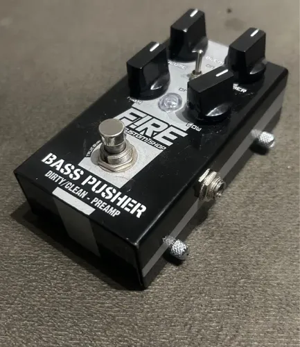 Pedal de Baixo Fire Bass Pusher - Dirty/Clean Preamp