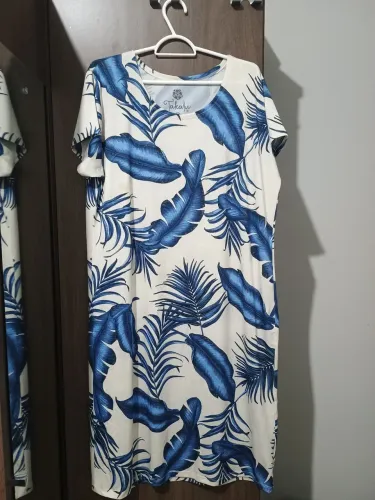 Vestido floral azul e branco plus size