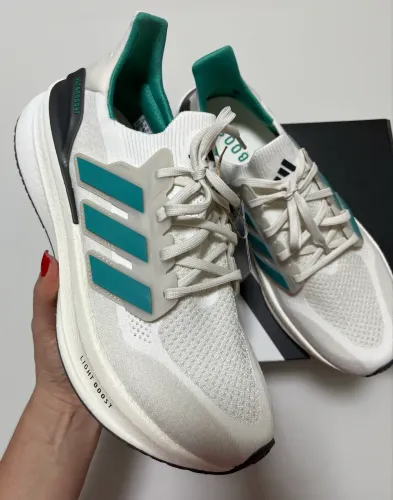 Tênis Adidas Ultraboost 5 tamanhos 37 / 38 / 42