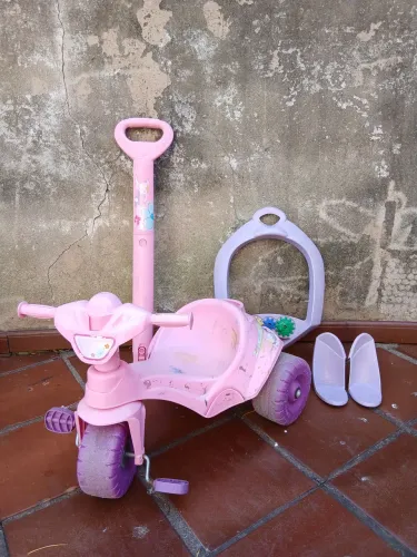 Triciclo Infantil Bandeirantes Motoka Flower Passeio e Pedal (Usado)