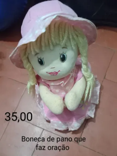 LINDA!! Boneca de pano que faz oração do Pai Nosso. 