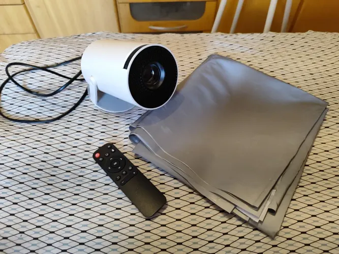 Mini projetor Magcubic HY300 com lona de tela