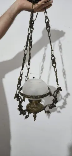 Lustre em Bronze. Peça única. Excelente oportunidade.