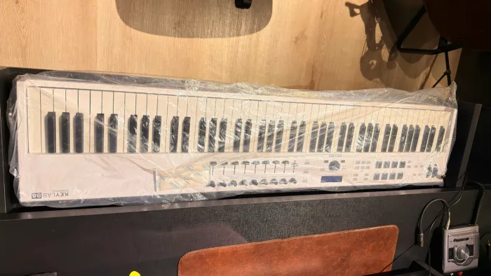 Controlador Midi - Arturia Keylab 88 essential 