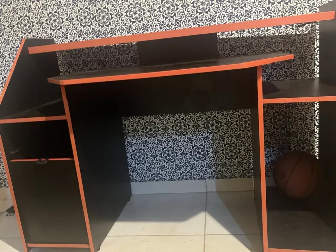 Mesa de computador 165,00