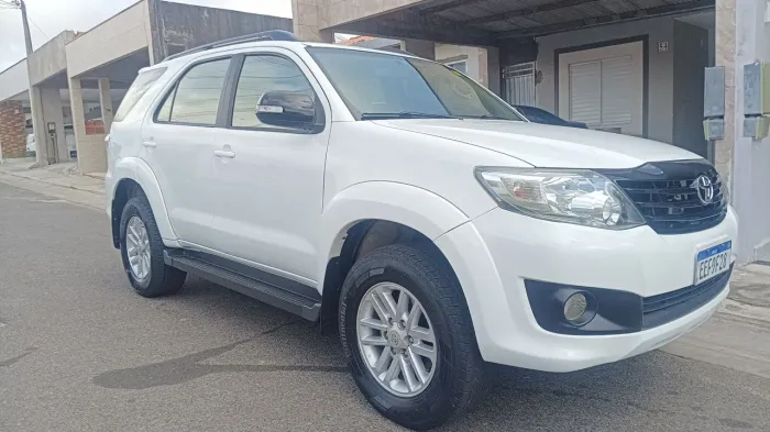 Toyota Hilux SW4 SR 4X2 2.7/2.7 Flex 16V Mec. 2014