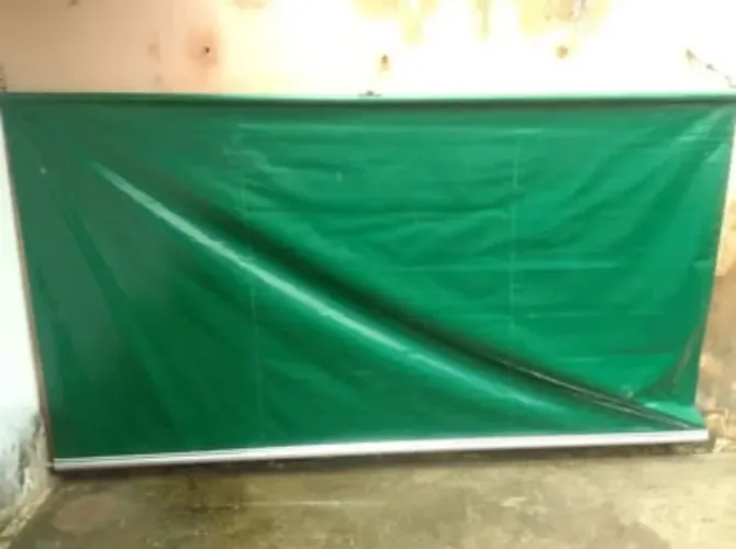 Toldo retrátil verde