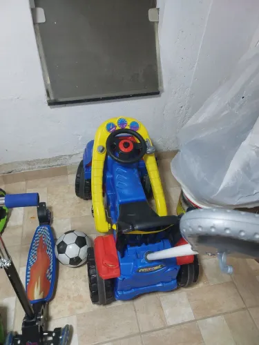 Carrinho e bicicleta