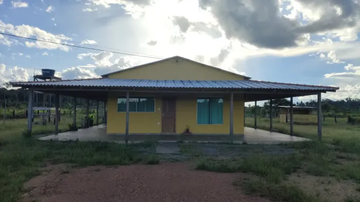 Vendo Chácara 50x290 com essa Linda Casa na BR 319, Linha 17, sentido Humaitá.