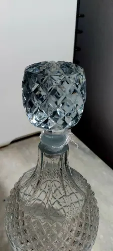 Licoreira azul claro com tampa de cristal