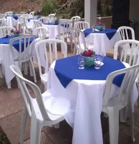 Aluguel de cadeiras e mesas pra eventos 