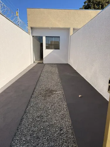 Casa Anapolis com 2/4, 1 suite no jardim primavera, financia!