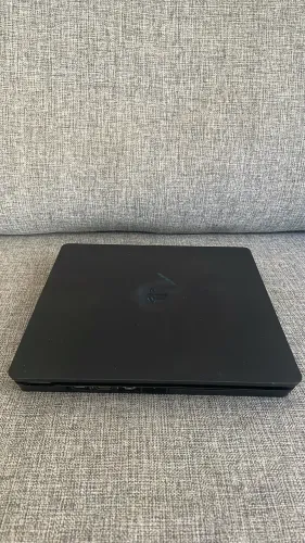 PS4 slim 500gb + 4 jogos + 1 controle