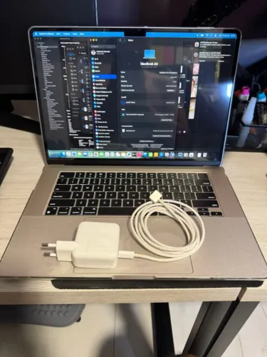 MacBook Air M2 (2023) - 15.3" / 8GB de RAM / 256GB SSD / Estelar - NOVÍSSIMO