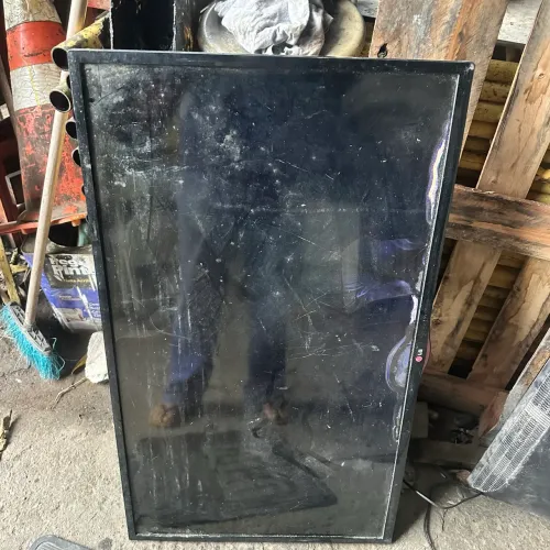 Tv LG model 42LN5400 tela quebrada para peças ou conserto 
