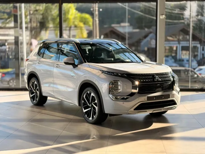 Mitsubishi Outlander Signature 2.4 4X4 AUT (híb) 2026