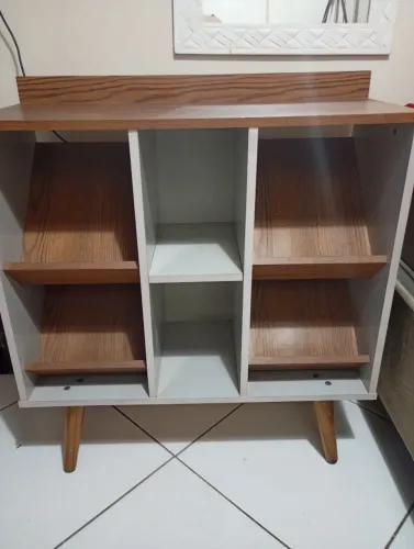 Adega de madeira estilo moderno