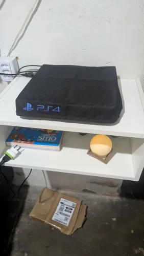 PS4 Slim - Bem Conservado 