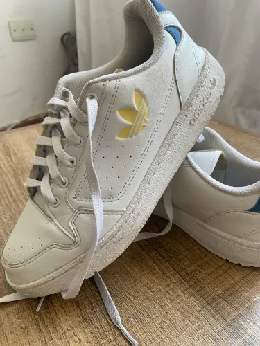 Tênis adidas casual 39 pouco usado