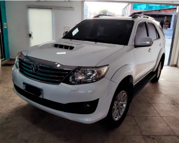 Toyota Hilux SW4 SRV D4-d 4X4 3.0 TDI Dies. AUT 2015