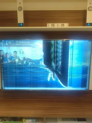 TV LG 75 - Display quebrada (para retirar peças)