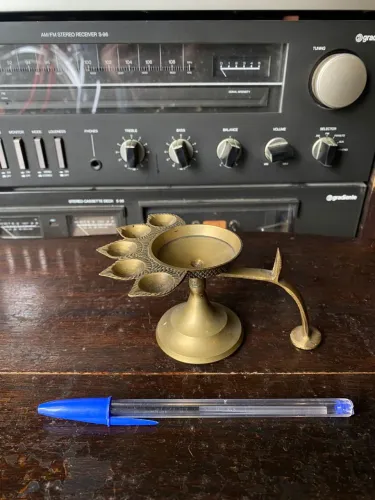 Castiçal dourado em formato de pata (ref:385)
