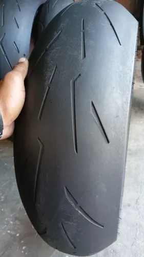 Pneu traseiro p/mt07, srad750, r6, hornet, cb500f, xj6, kawasaki zx6r etc..