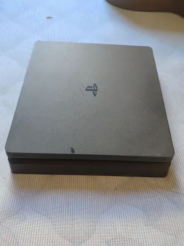 PlayStation 4 semi novo com 6 jogos 