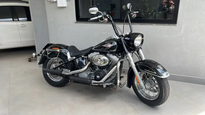 Harley Davidson Heritage - Uma moto, dois estilos completos para a sua garagem